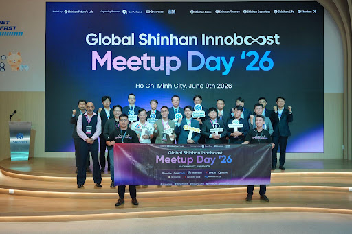 Global Shinhan InnoBoost Meetup Day '26 in Ho Chi Minh City — participating startups and Shinhan teams on stage with the program banner.